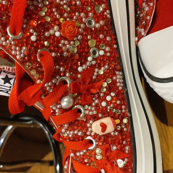 Cherry Pit Red Converse! - Picture 7 of 12